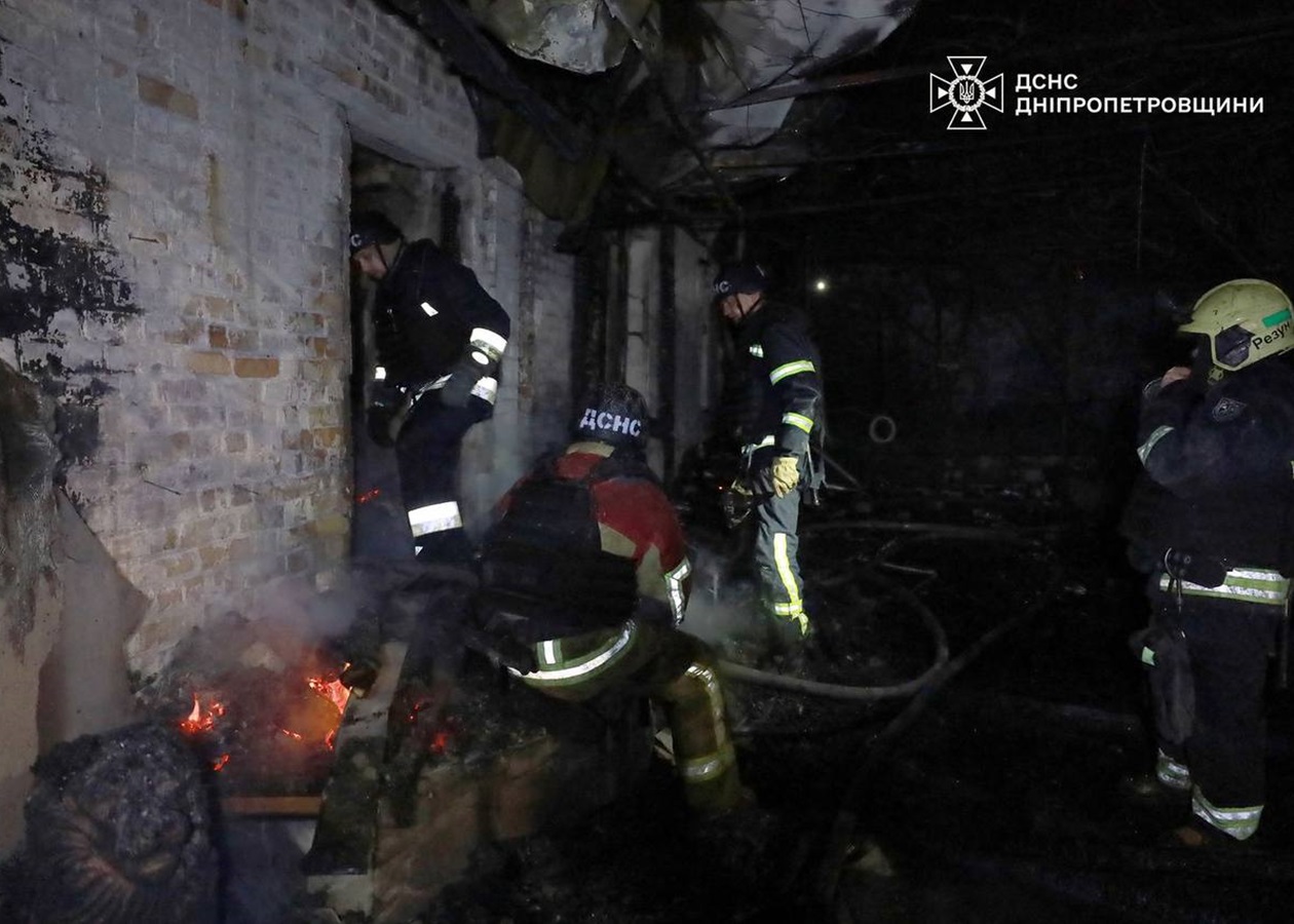 Атака на Дніпро: з'явилися фото наслідків