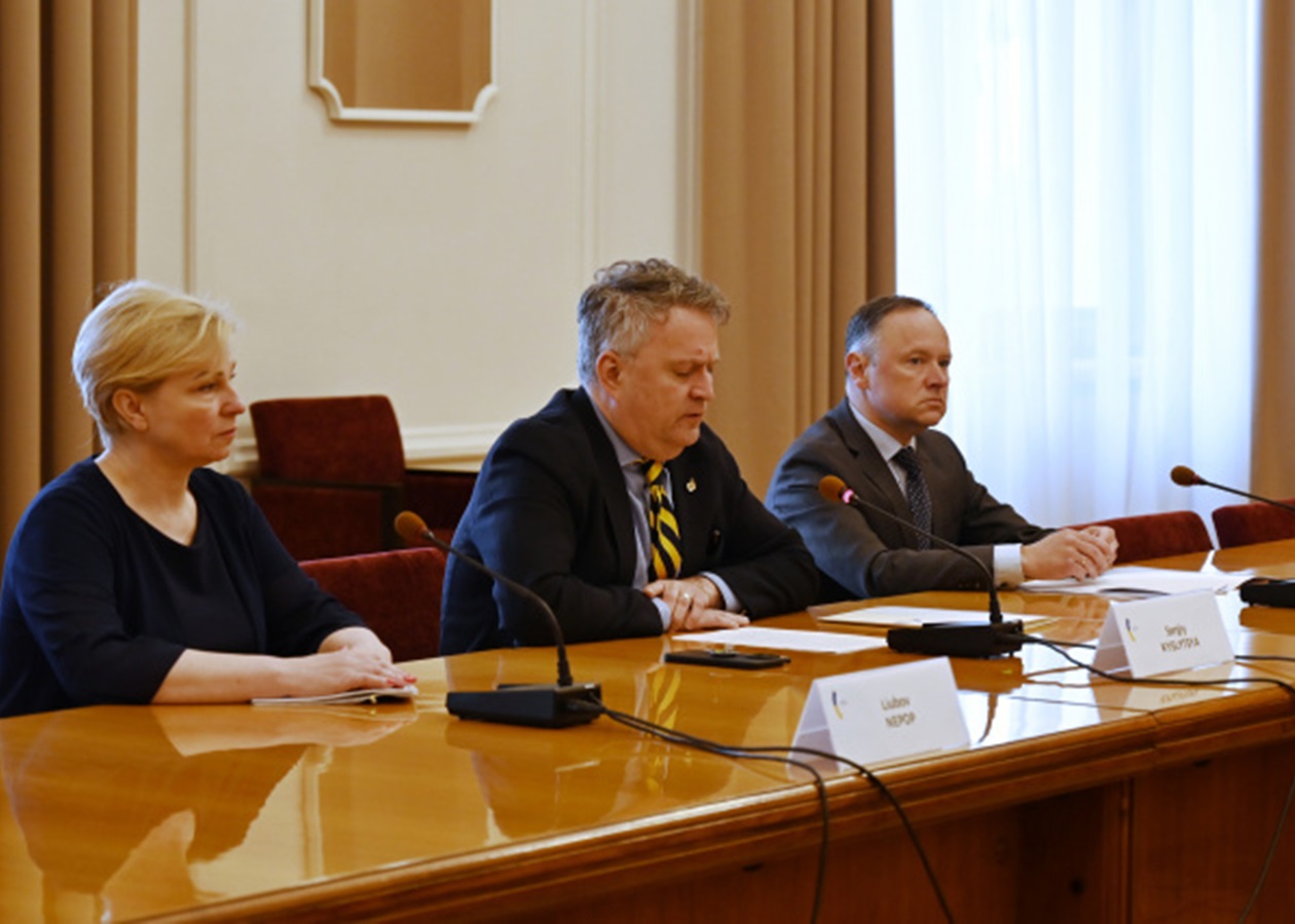 МЗС заявив демарш послам за участь у параді Путіна