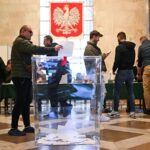 Польща “коричневіє”. Чим це загрожує Україні
