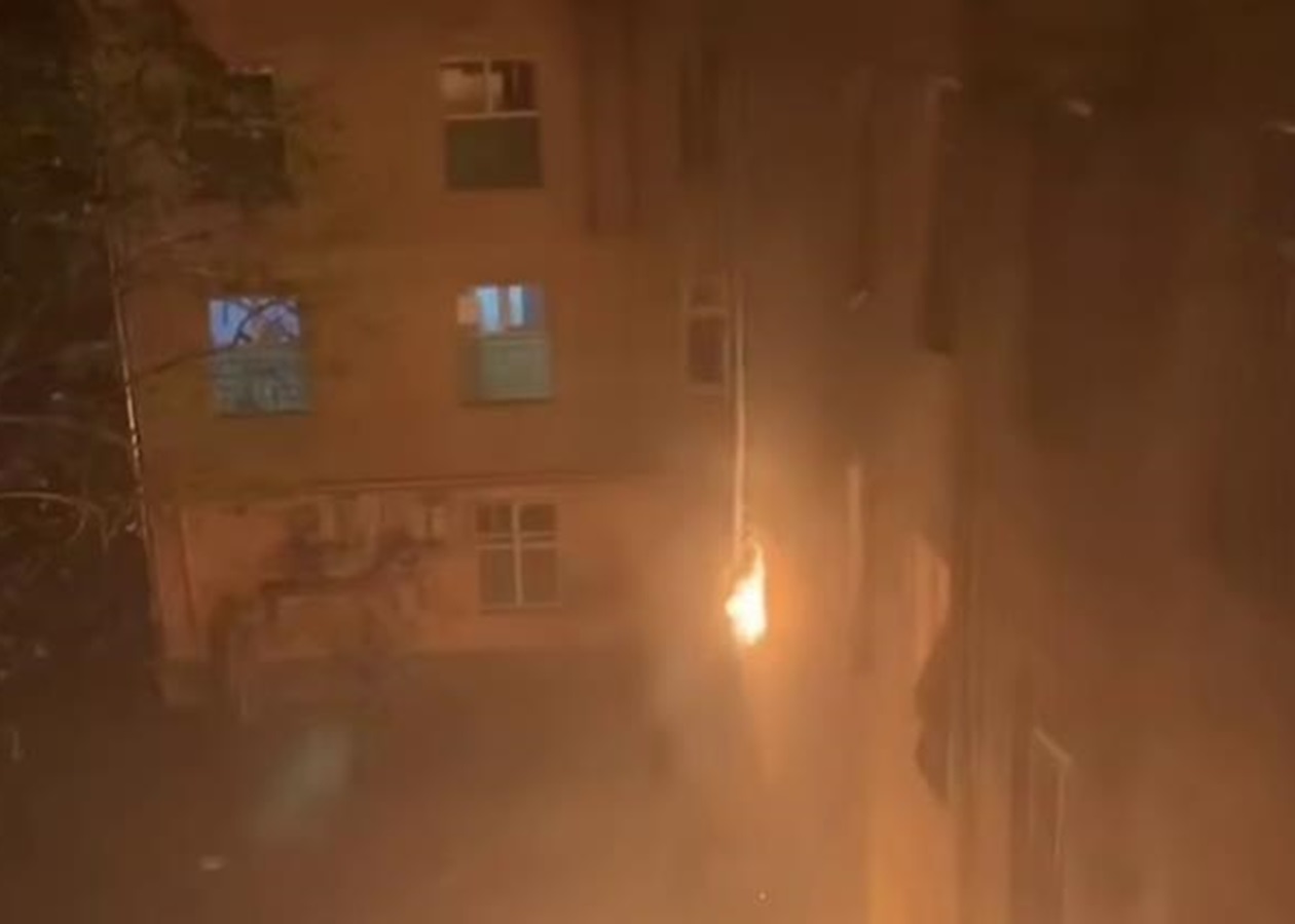 Атака на Київ: палає багатоповерхівка