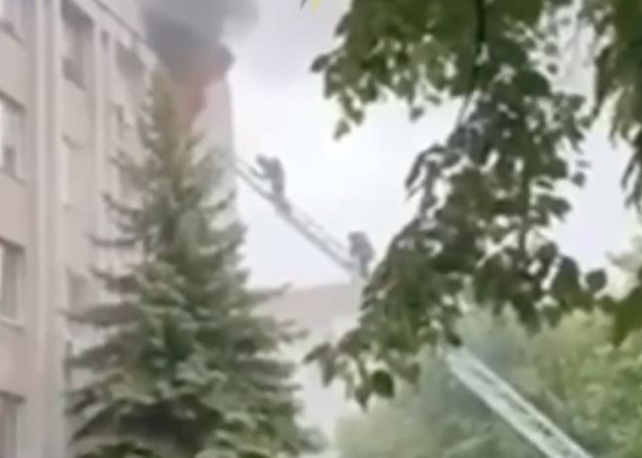 У Вінниці загорілася будівля ТЦК