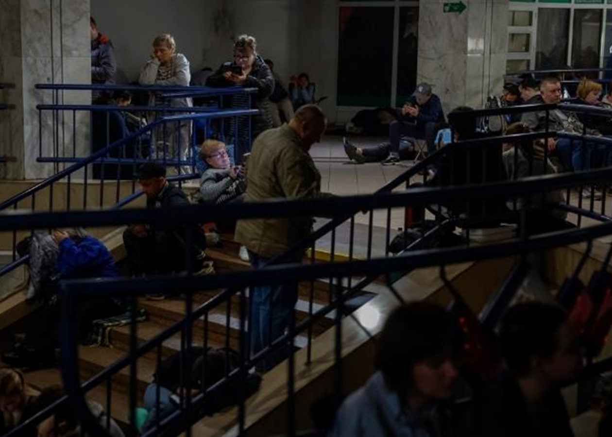 У Києві під час трьох масованих атак в метро укривалися понад 49 тис. людей