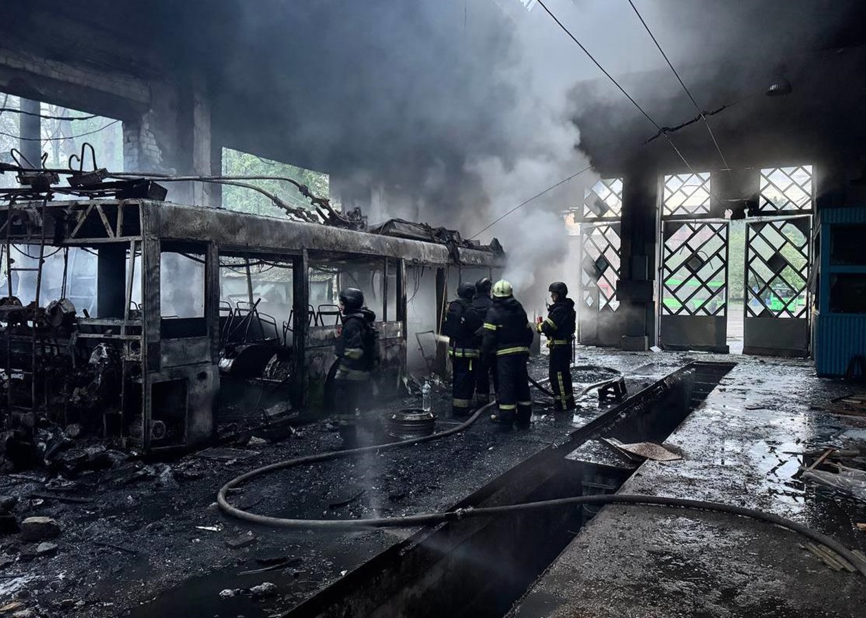 Удар на Харкову: пошкоджено понад 30 будинків і транспортне депо