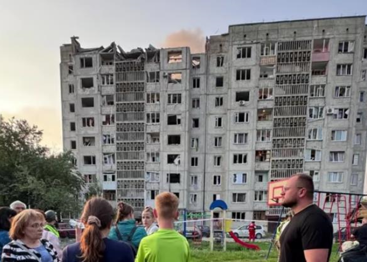 У Луцьку внаслідок обстрілу пошкоджено багатоповерхівку, п’ятеро поранених