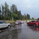 У Києві негода пошкодила автомобілі та майно