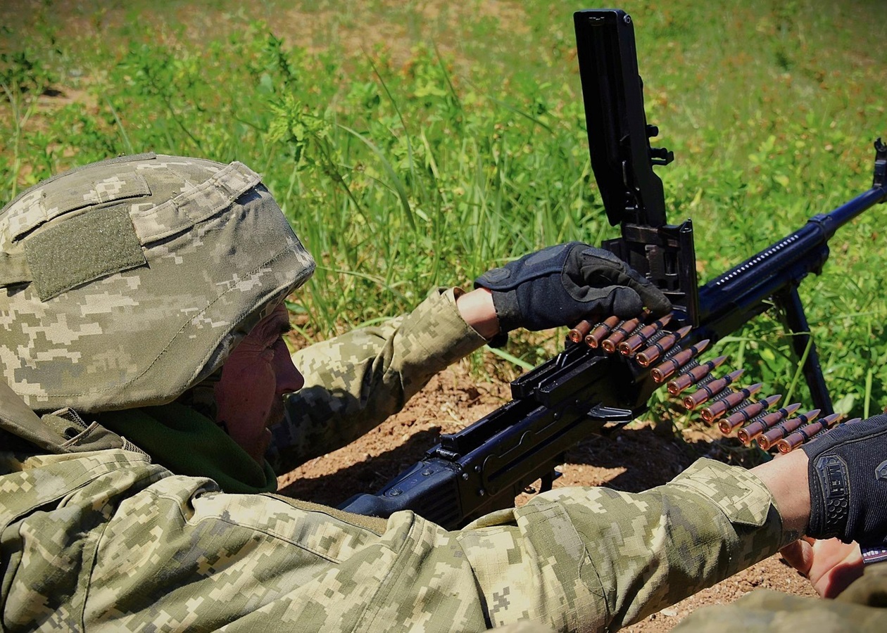 ЗСУ відбивають атаки росіян на 12 напрямках