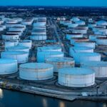 Нафтові резерви США впали до річного мінімуму