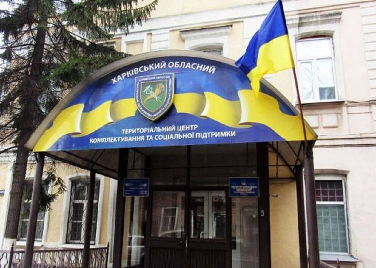 На Харківщині чоловік випав з вікна ТЦК