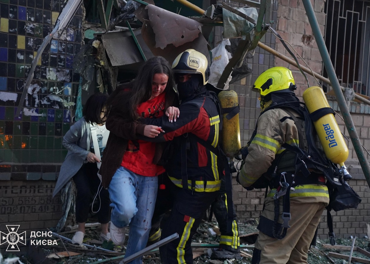 Удар по Києву: зруйнований під'їзд, є загиблі