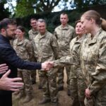 Зеленський і Стармер зустрілися з бійцями ЗСУ, що готуються у Британії