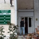 Долар і євро відійшли від рекордних значень