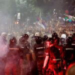 В Сербії спалахнули масові протести, що переросли в сутички