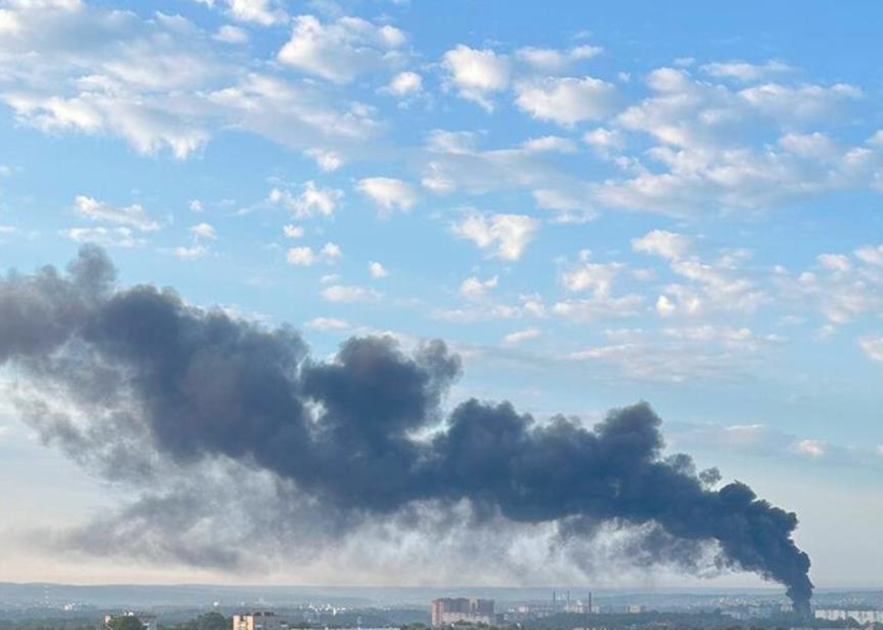 Дрони вразили два військові заводи РФ - соцмережі