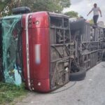 На Дніпропетровщині перекинувся автобус: є жертва
