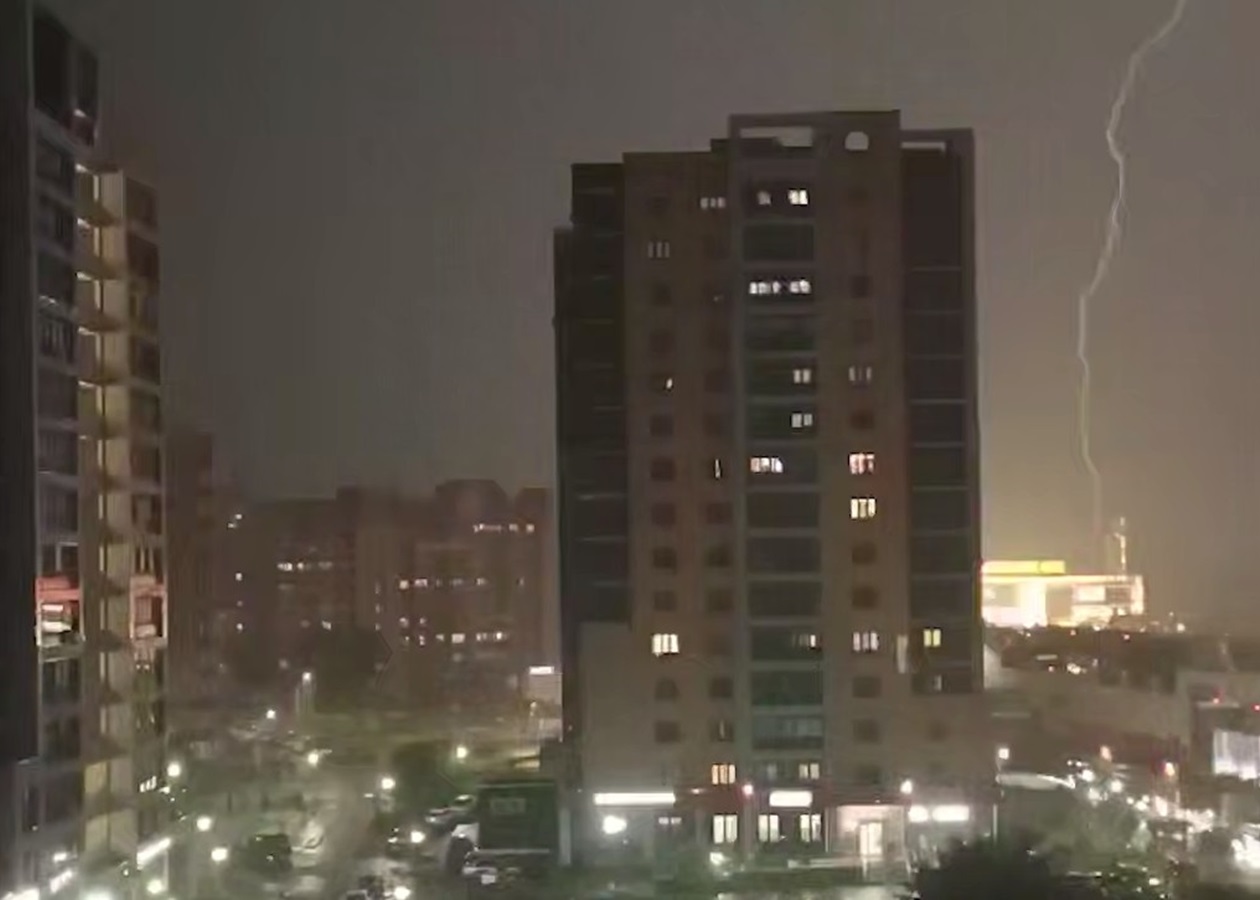 У Москві та Підмосков'ї шторм спричинив пожежі та блекаут