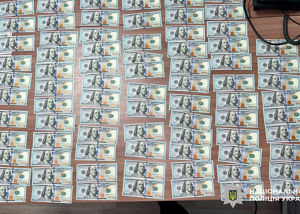 У Києві затримали жінку, яка на першому побаченні викрала майже $50 тис