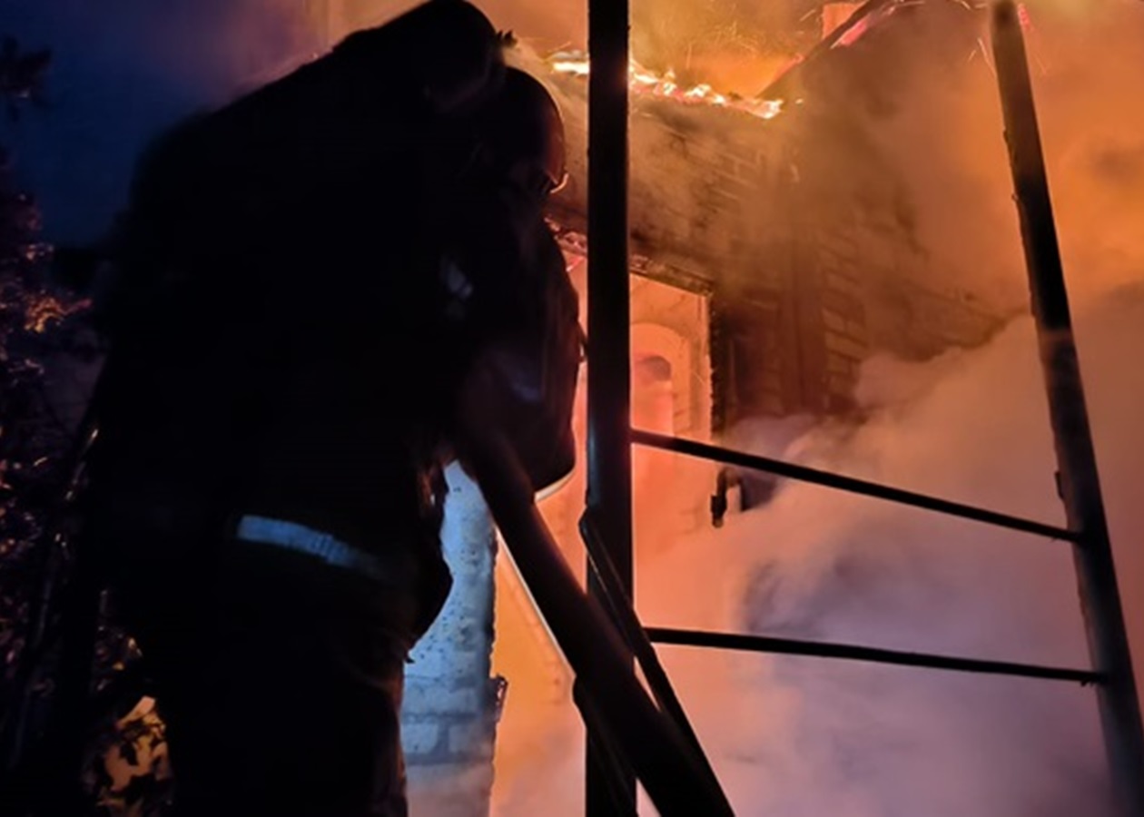 В Одесі палає багатоповерхівка