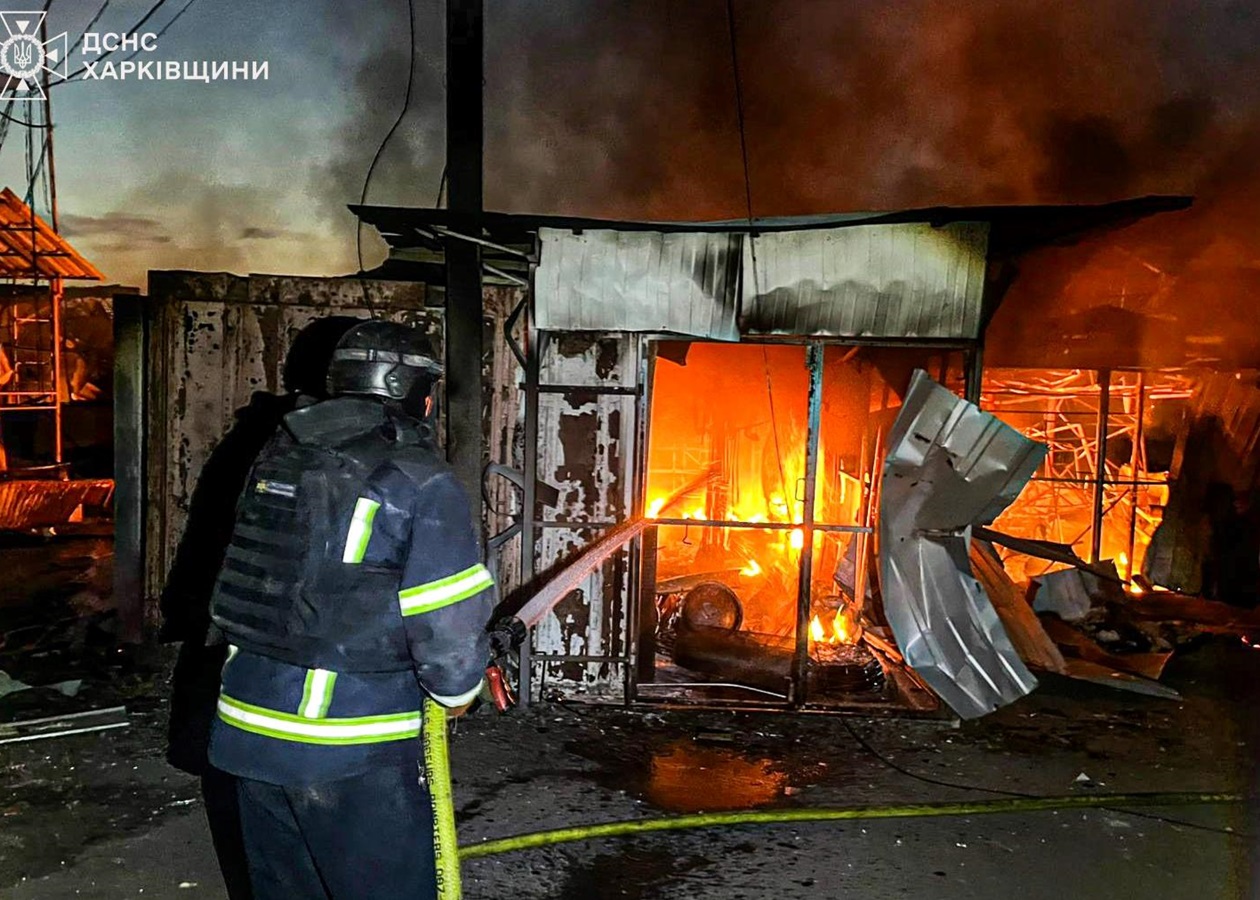 На Харківщині загорівся ринок через атаку дронів
