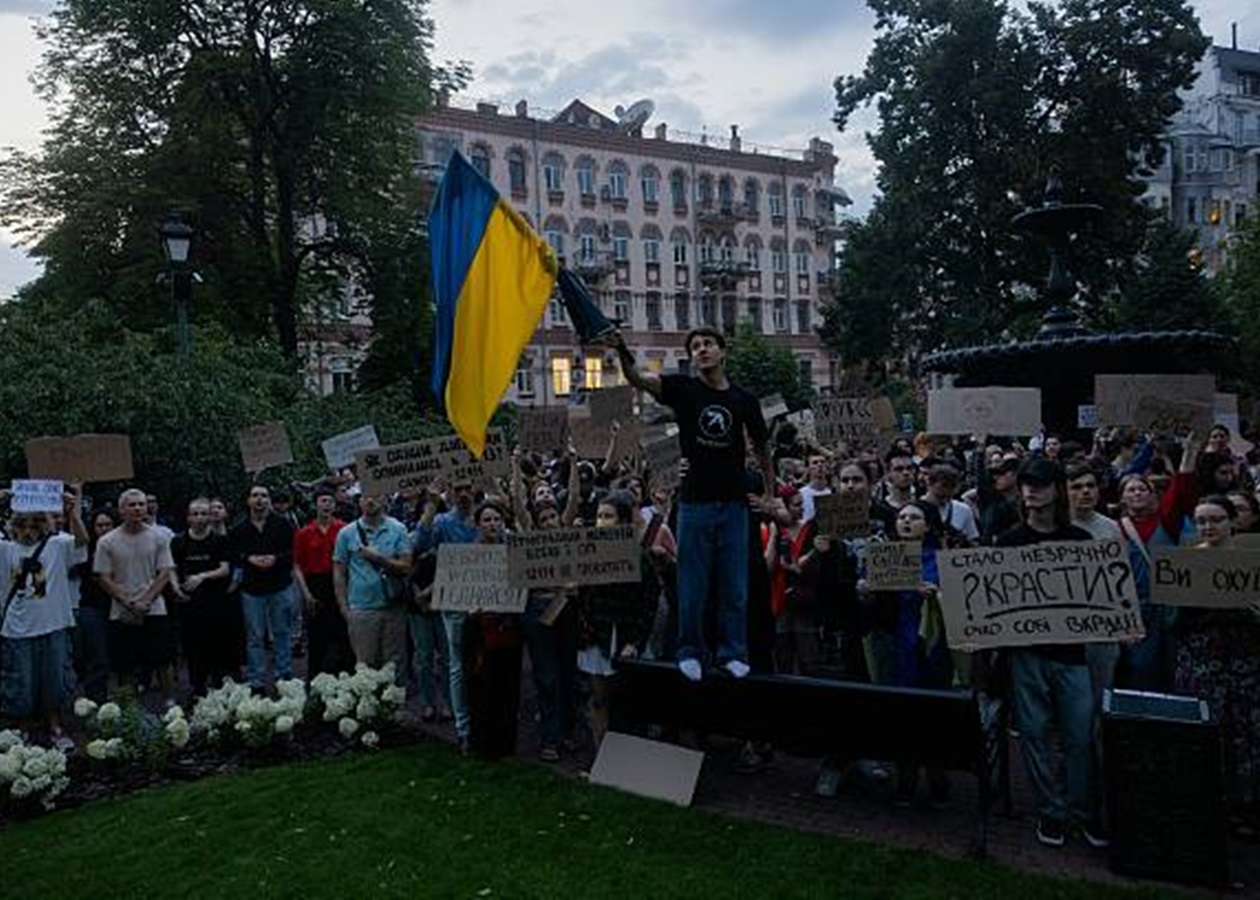 РФ на тлі протестів в Україні почала масштабну інформоперацію - розвідка