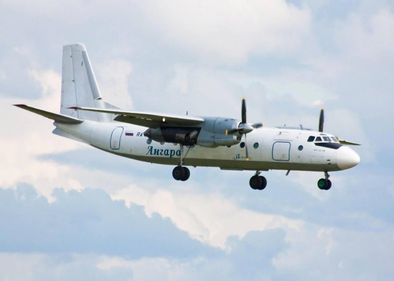 З'явилося відео падіння літака Ан-24 у Росії
