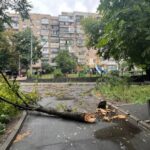 Негода в Києві: підтоплені багато вулиць і станція метро