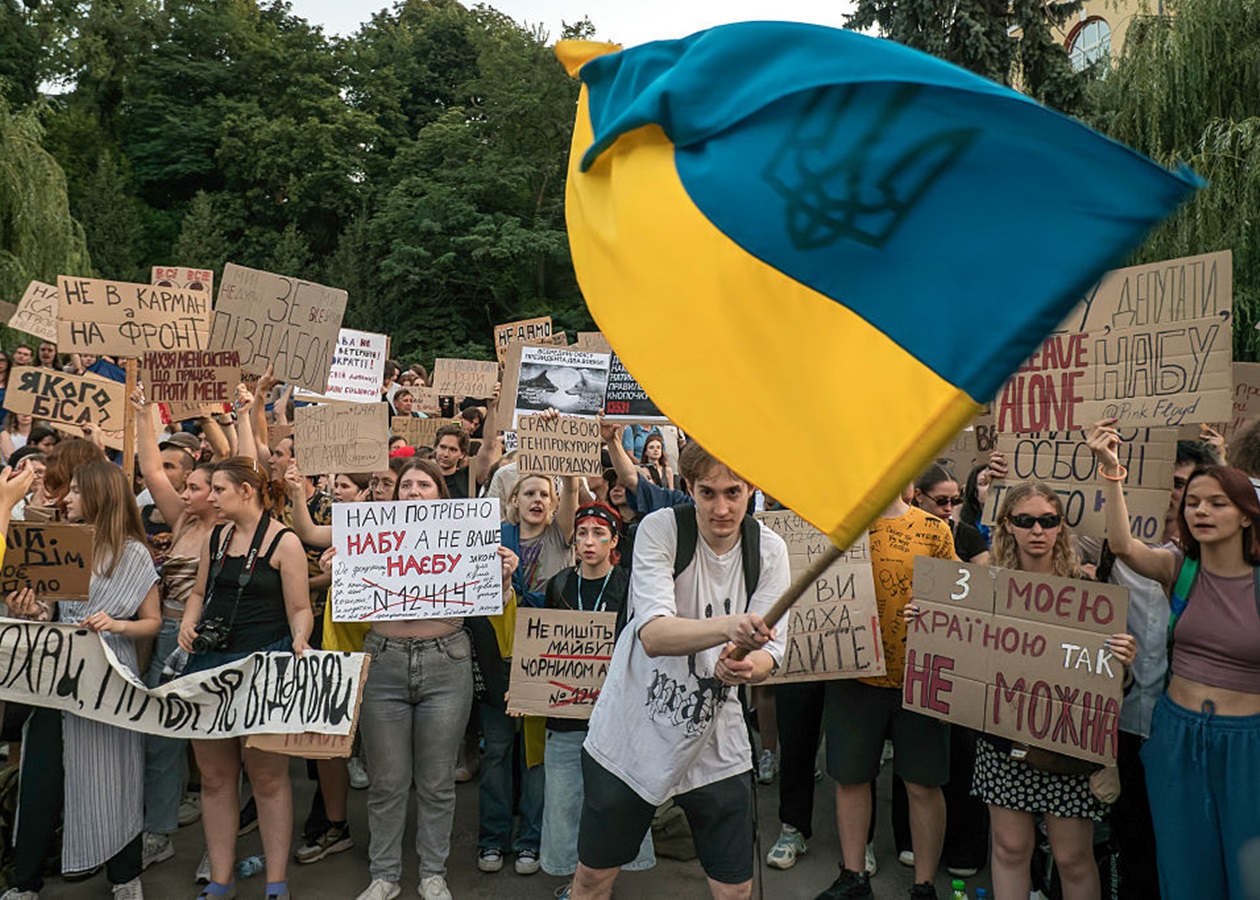 Сюжет"Останнє китайське" від ЄС. Рада ризикує допомогою