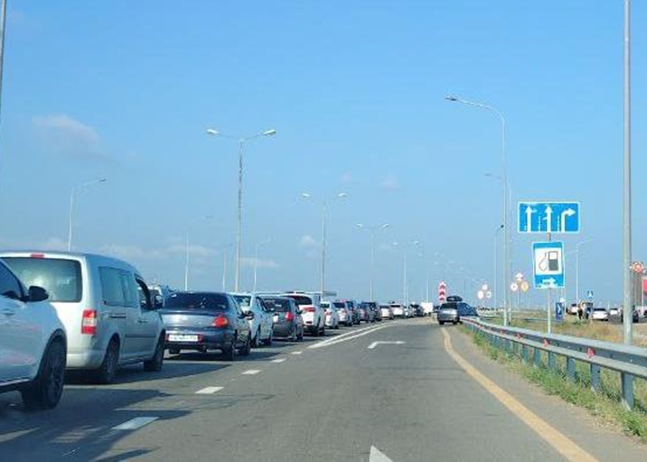 СюжетСитуація в Криму: без зв’язку і черга на міст