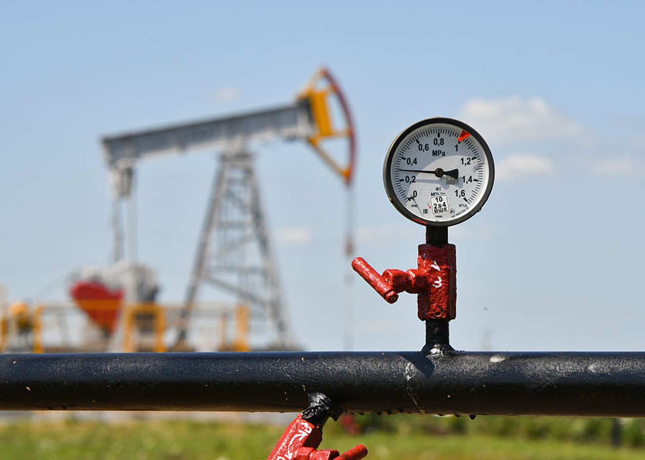 Нафтові доходи РФ обвалились на третину