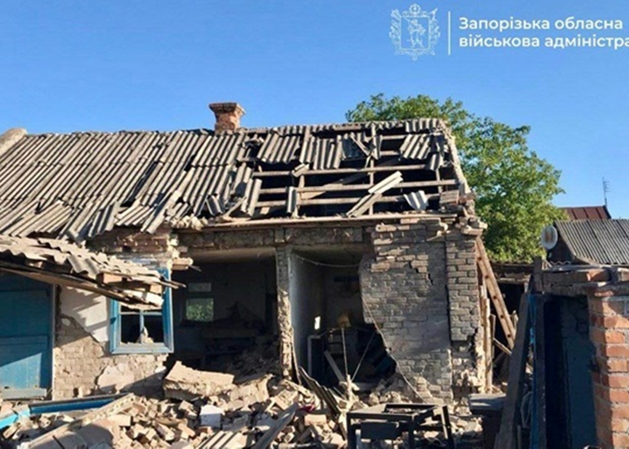 Війська РФ вдарили по Оріхову: під завалами шукають людей