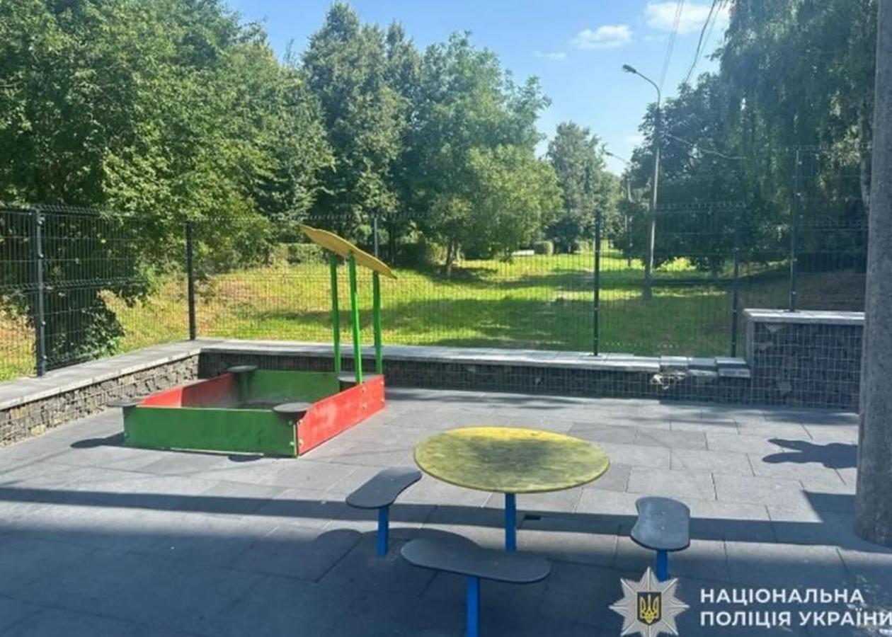 У Тернополі підліток влаштував стрілянину біля дитячого майданчика