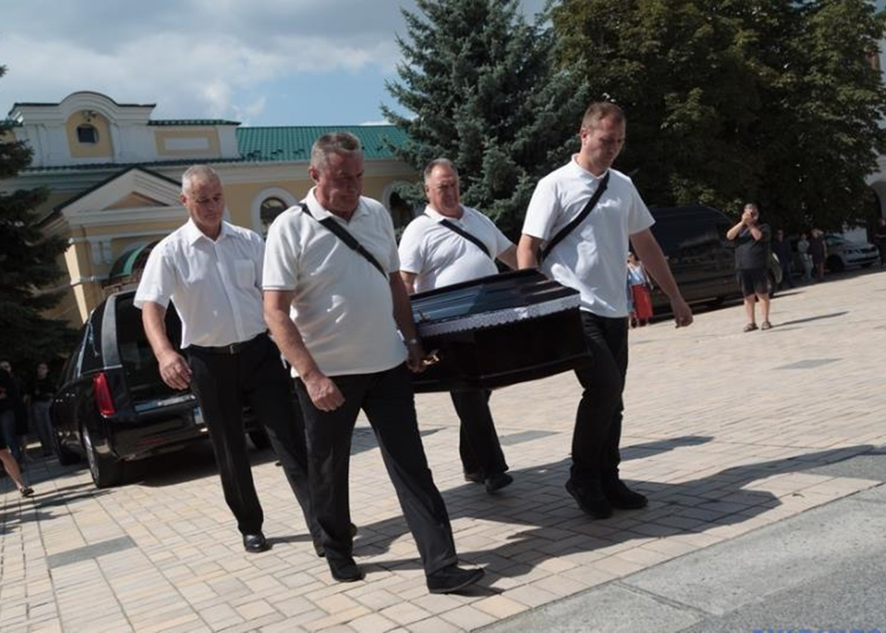 У Києві попрощалися із закатованою у полоні РФ українською журналісткою