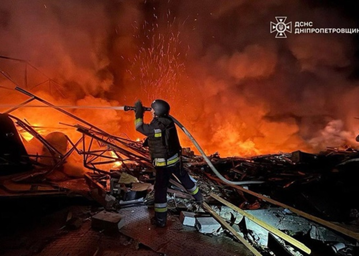Росіяни атакували дронами Дніпропетровщину: виникли пожежі