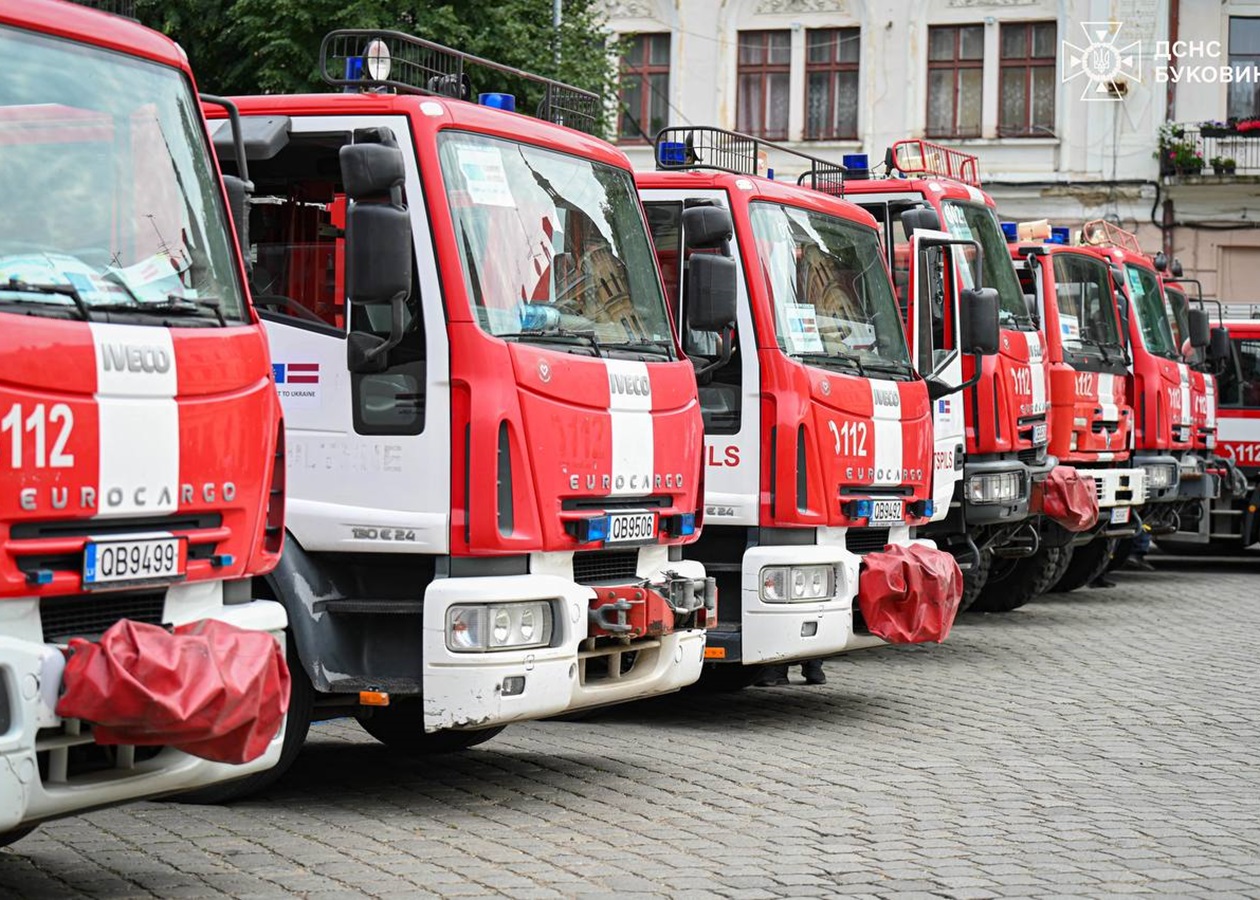 Україна отримала від Латвії 16 пожежних автомобілів