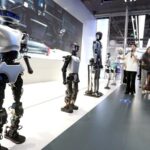 У Китаї відкрився торговий центр з продажу людиноподібних роботів