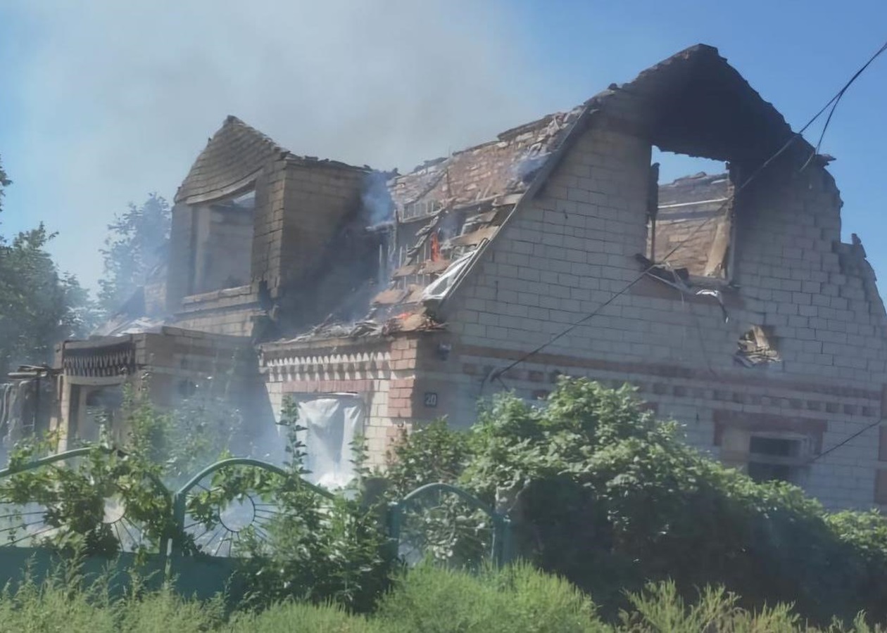 На Дніпропетровщині спалахнули пожежі після атаки дронів