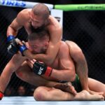 Чімаєв здолав Дю Плессі та здобув титул UFC