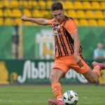 У матчі Шахтаря з Вересом рівненські фани поспівчували втраті батька гравця