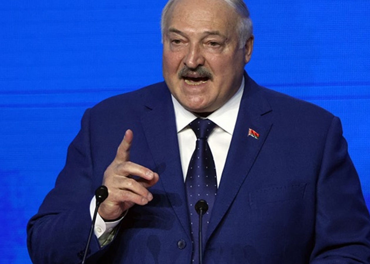 Лукашенко: Путіну пропонували вдарити по Банковій